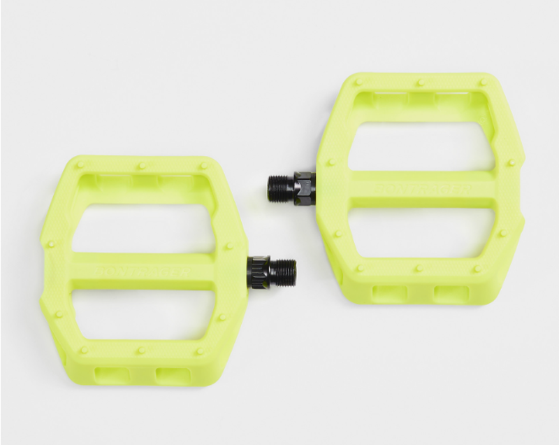 Bontrager Line Comp Flat Pedal Set in Volt Green-1